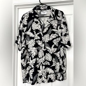 Short sleeve, Old Navy shirt. 100% rayon.